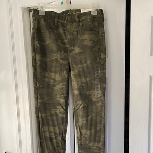 AE NWT HI-RISE JEGGING GREEN CAMO